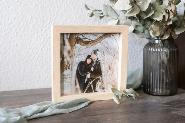 Holzbild mit hochwertigem Fotodruck im massiven Eschenholzrahmen – personalisiertes Geschenk und Dekoration
